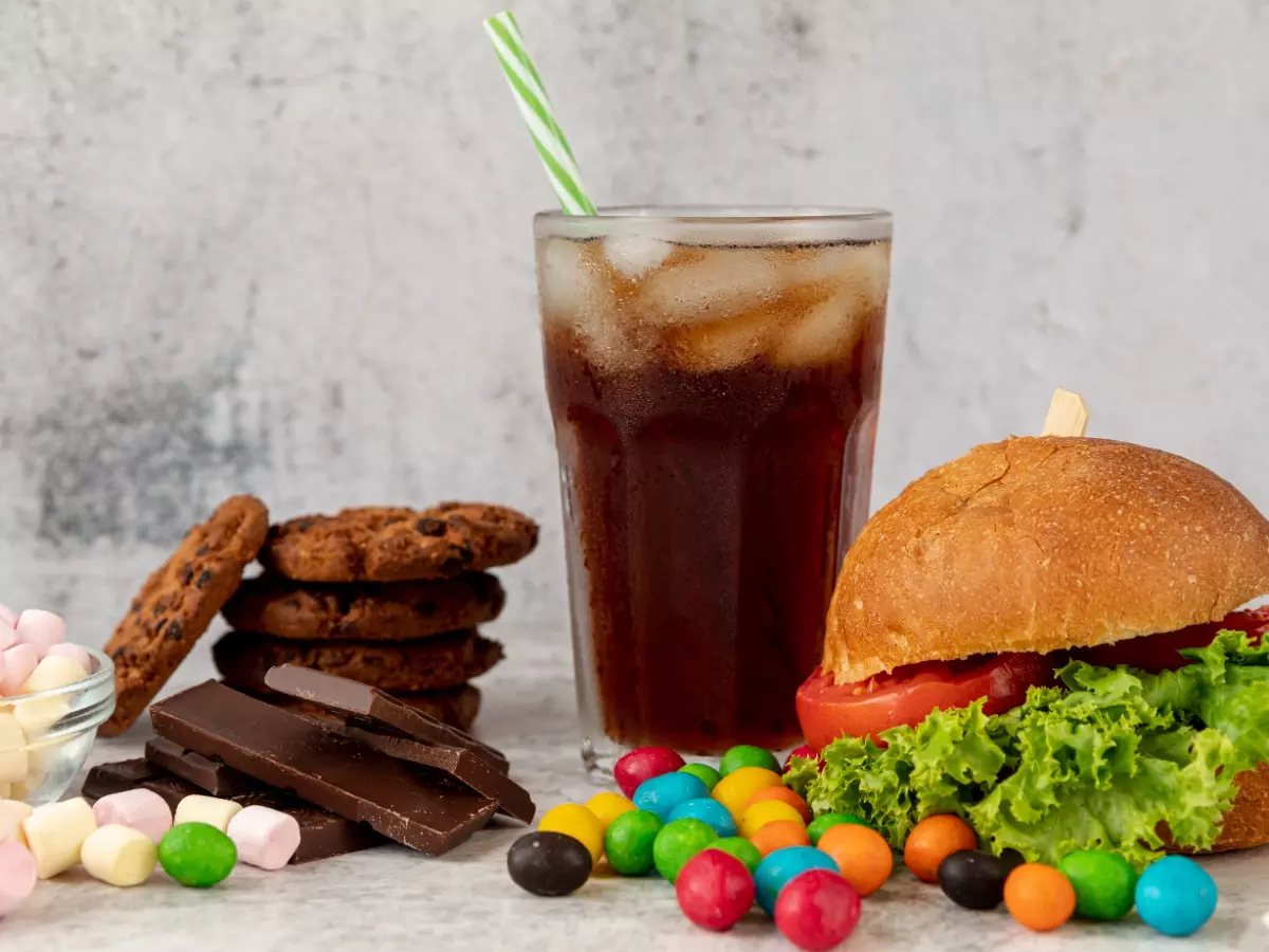 Having soda with meals? Study warns it can lead to stroke and heart failure; 5 safe alternatives listed by experts Having soda with meals? Study warns it can lead to stroke and heart failure; 5 safe alternatives listed by experts